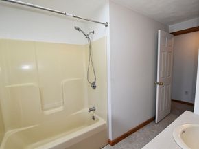 16 Arborwood Dr, Worcester MA 01604