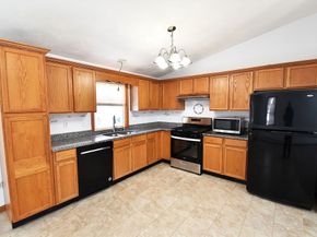 16 Arborwood Dr, Worcester MA 01604