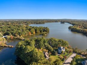 7 Pettee's Pond Lane, Walpole MA 02081