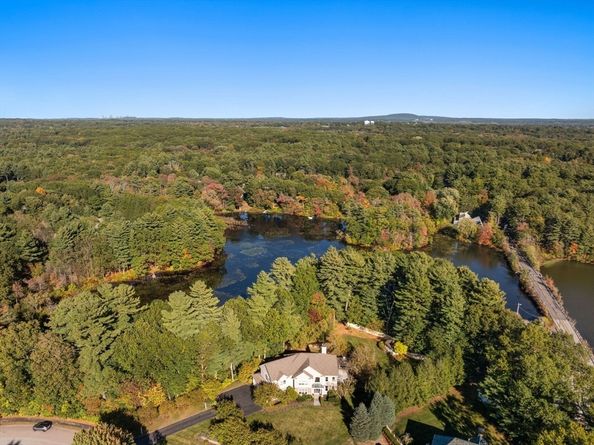 7 Pettee's Pond Lane, Walpole MA 02081