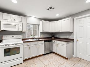 37 Highland St, Spencer MA 01562