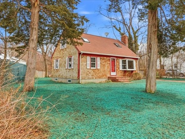 8 Cary Rd, Plymouth MA 02360