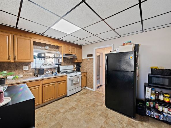 88 Pearl St, Stoughton MA 02072