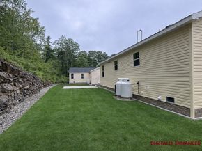 6 Pinrock Drive, Sturbridge MA 01566