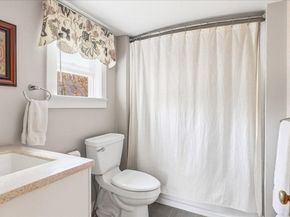 64 Wapping Rd, Kingston MA 02364