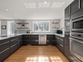 102 Washington St, Sherborn MA 01770