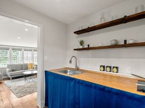 102 Washington St, Sherborn MA 01770