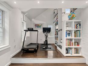 102 Washington St, Sherborn MA 01770