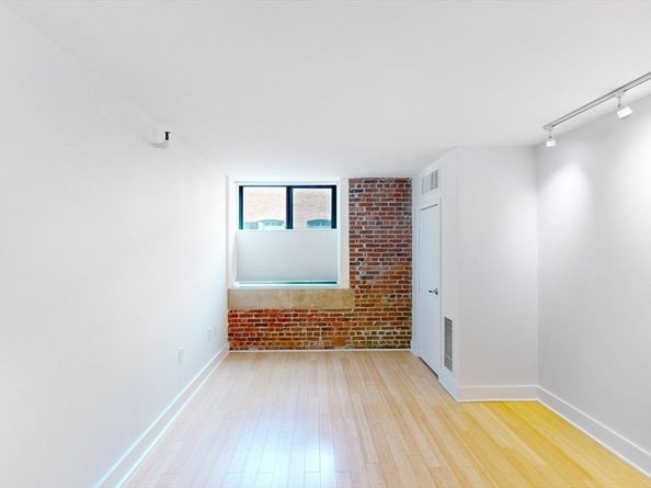 42 8th St 2110, Boston MA 02129