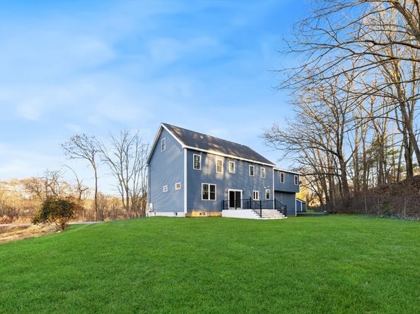 8 Hudson Ave, Grafton MA 01519