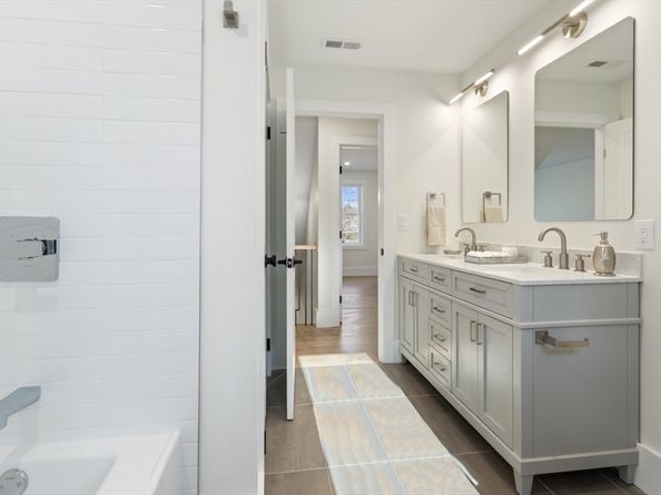 8 Hudson Ave, Grafton MA 01519