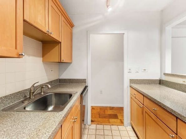 2 Hawthorne Pl 14N, Boston MA 02114