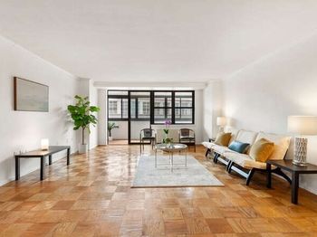 2 Hawthorne Pl
