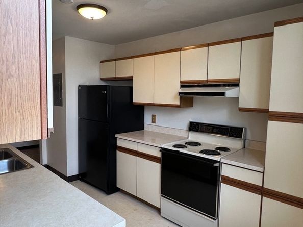 593 Main St SL4, Leominster MA 01453