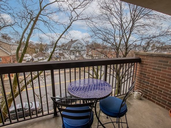 164 Galen St 33, Watertown MA 02472