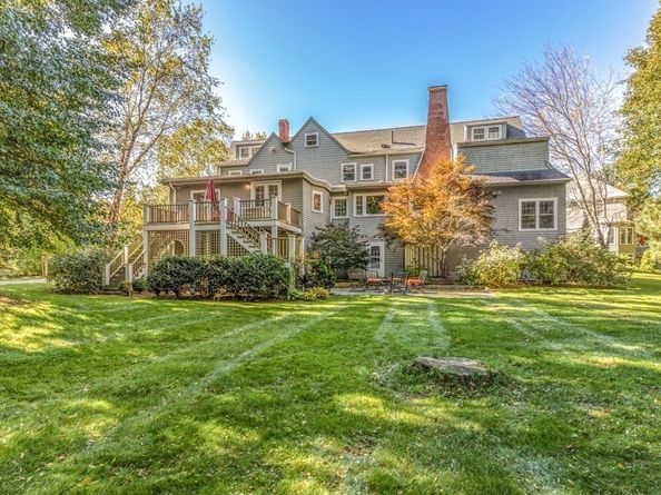 6 Chanticleer Dr, Beverly MA 01915