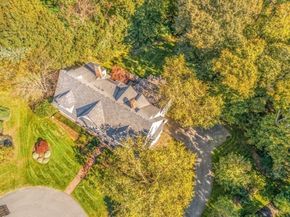 6 Chanticleer Dr, Beverly MA 01915