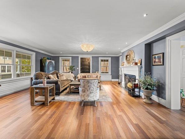 6 Chanticleer Dr, Beverly MA 01915