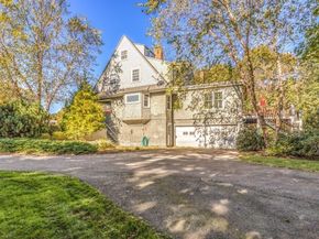 6 Chanticleer Dr, Beverly MA 01915