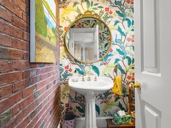 6 Chanticleer Dr, Beverly MA 01915