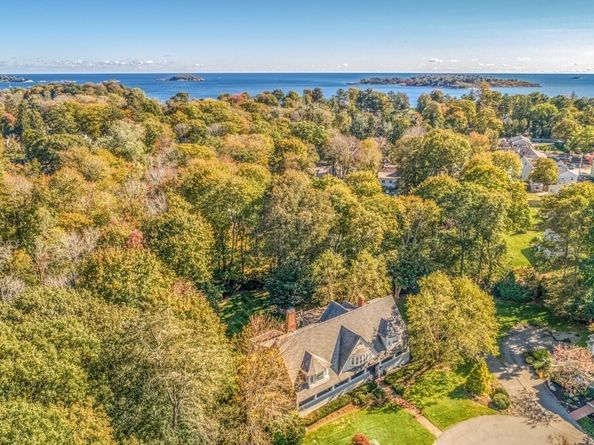 6 Chanticleer Dr, Beverly MA 01915