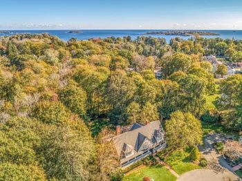 6 Chanticleer Dr