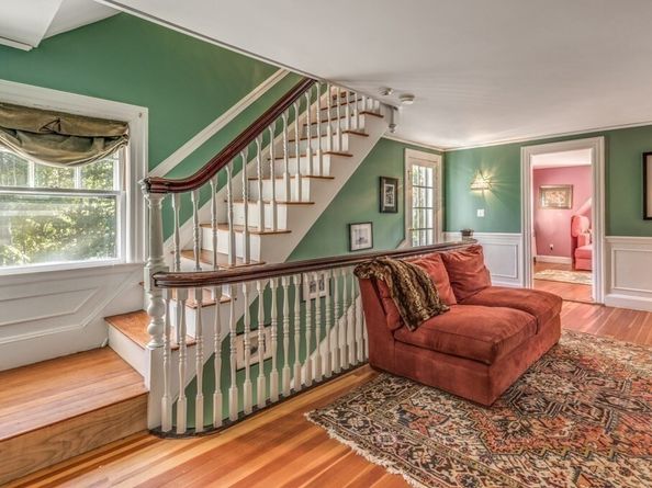 6 Chanticleer Dr, Beverly MA 01915
