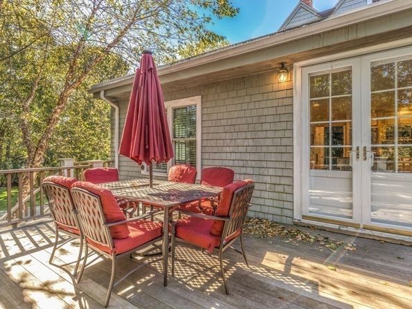 6 Chanticleer Dr, Beverly MA 01915