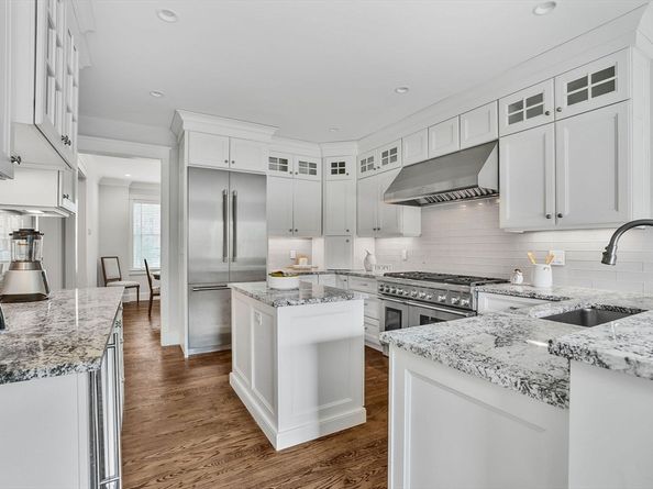 7 Bemis Rd, Wellesley MA 02481