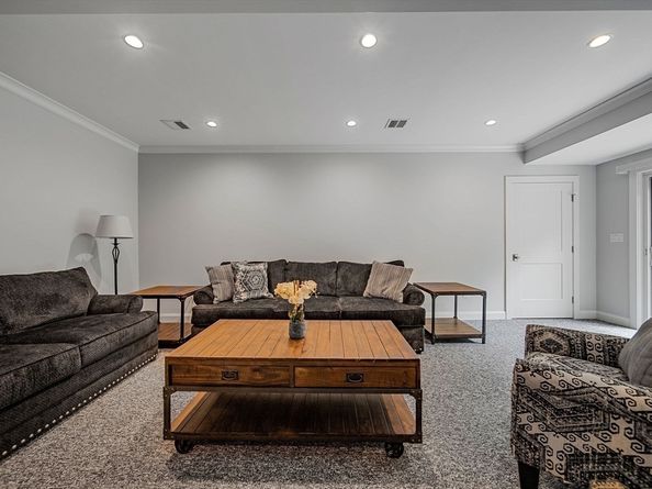7 Bemis Rd, Wellesley MA 02481