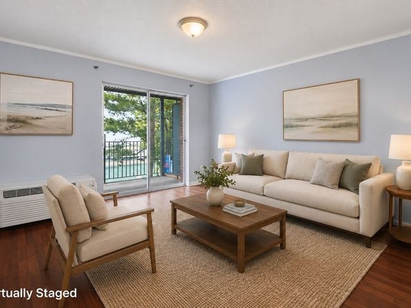 45 Oval Rd 34, Quincy MA 02170