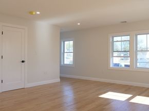 10 Banks St, Brockton MA 02302
