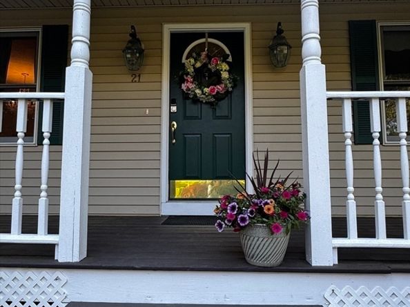 21 Woodridge Rd, Milford MA 01757
