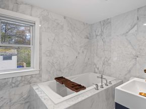 7 Darrow St, Worcester MA 01606