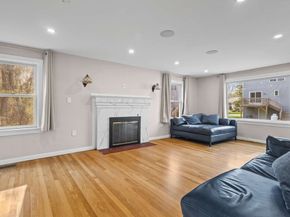 7 Darrow St, Worcester MA 01606
