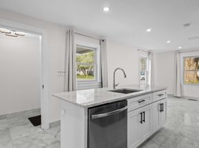 7 Darrow St, Worcester MA 01606