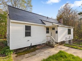 7 Darrow St, Worcester MA 01606