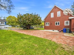 152 Manchester St, Leominster MA 01453