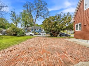 152 Manchester St, Leominster MA 01453