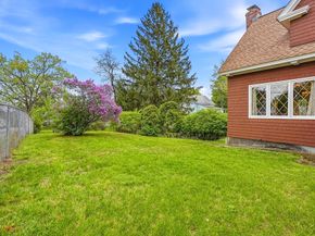 152 Manchester St, Leominster MA 01453
