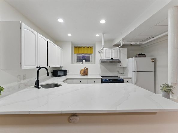 16 Garrison Rd 7, Brookline MA 02445