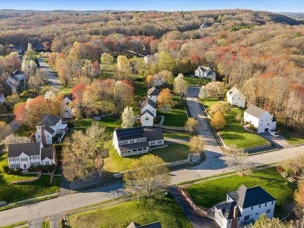 14 Amherst Rd, Shrewsbury MA 01545