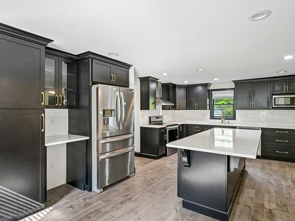 6 Susan Cir, Carver MA 02330