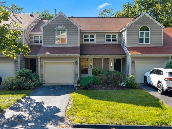 8 Woodcrest Dr 8, Oxford MA 01537