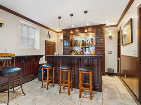 3 Old Brook Dr, Worcester MA 01609