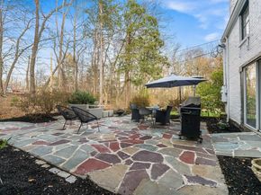 3 Old Brook Dr, Worcester MA 01609