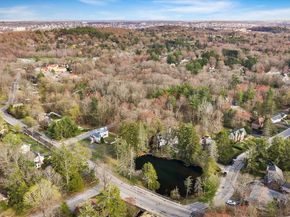 3 Old Brook Dr, Worcester MA 01609