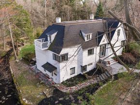 3 Old Brook Dr, Worcester MA 01609