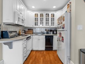 271 Dartmouth St 5H, Boston MA 02116