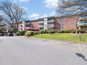 57 Broadlawn Park 14B, Boston MA 02132